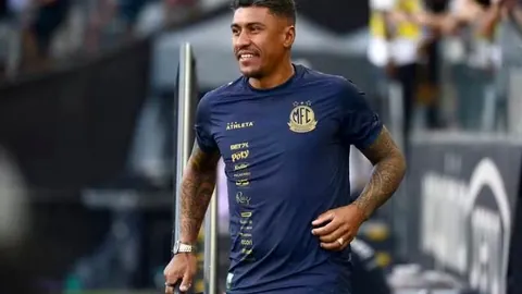 《范德芬揭秘：赛季初目标五球，与罗梅罗深情兄弟情谊展露无遗！》